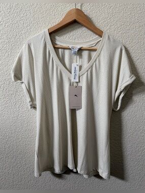 Tommy Bahama Women’s Medium Kauai Tranquil V Neck Tee •coconut